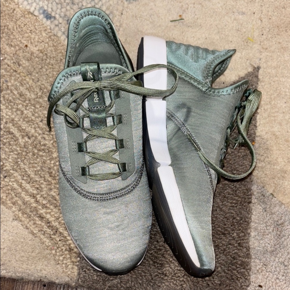 Reebok Women's 7.5 Sage Green slip on lace sneakers DMX moving air